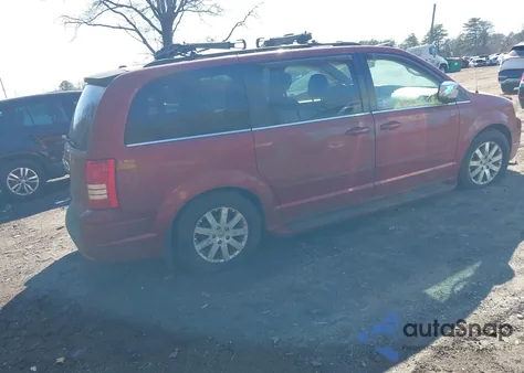 2008 Chrysler Town & Country Touring z USA, uszkodzony, nr VIN 2A8HR54PX8R134313